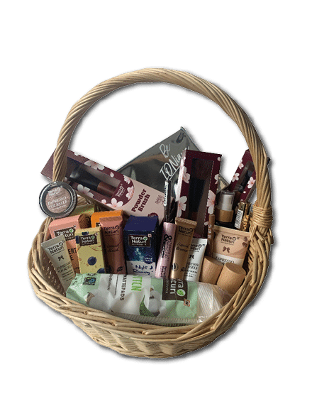 A basket filled with makeup and cosmetics. Beschreibung von KI generiert