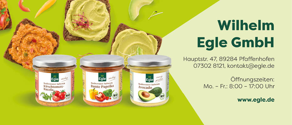 Three jars of Wilhelm Egle GmbH spreads are displayed with crispbread topped with different spreads and the company’s contact information and opening hours on a green and beige background. Beschreibung von KI generiert