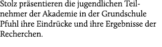 Stolz pr sentieren die jugendlichen Teilnehmer der Akademie in der Grundschule Pfuhl ihre Eindr cke und ihre Ergebnis...