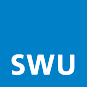The image shows white capital letters “SWU" centered on a solid blue background. Beschreibung von KI generiert