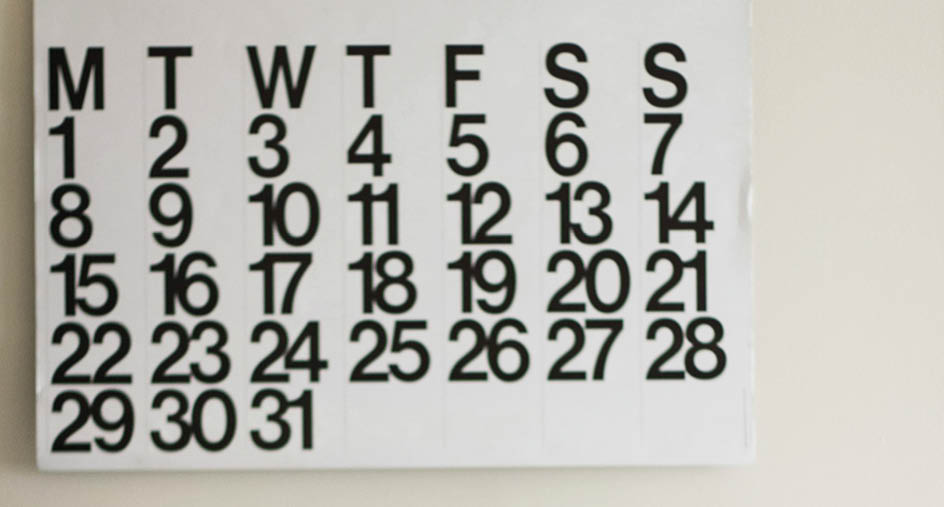 A calendar page showing a month with dates arranged from Monday to Sunday in a grid format. Beschreibung von KI generiert