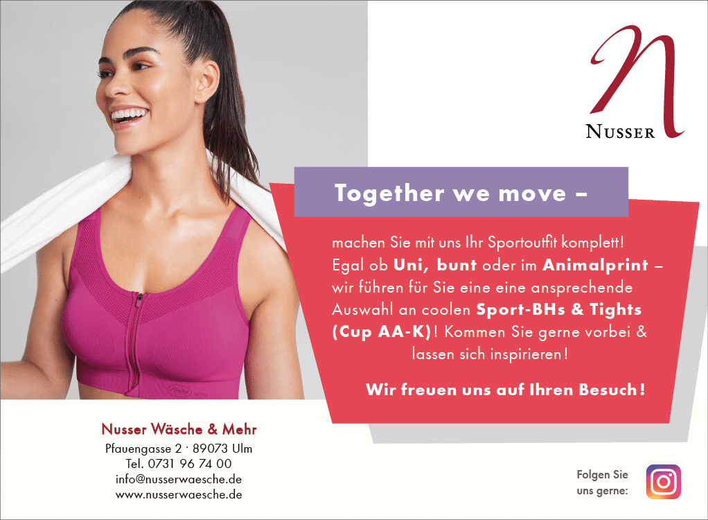 A person wearing a pink sports top smiles while holding a white towel over their shoulders next to a promotional text in German advertising colorful sports outfits including animal prints and supportive sports bras and tights. Beschreibung von KI generiert