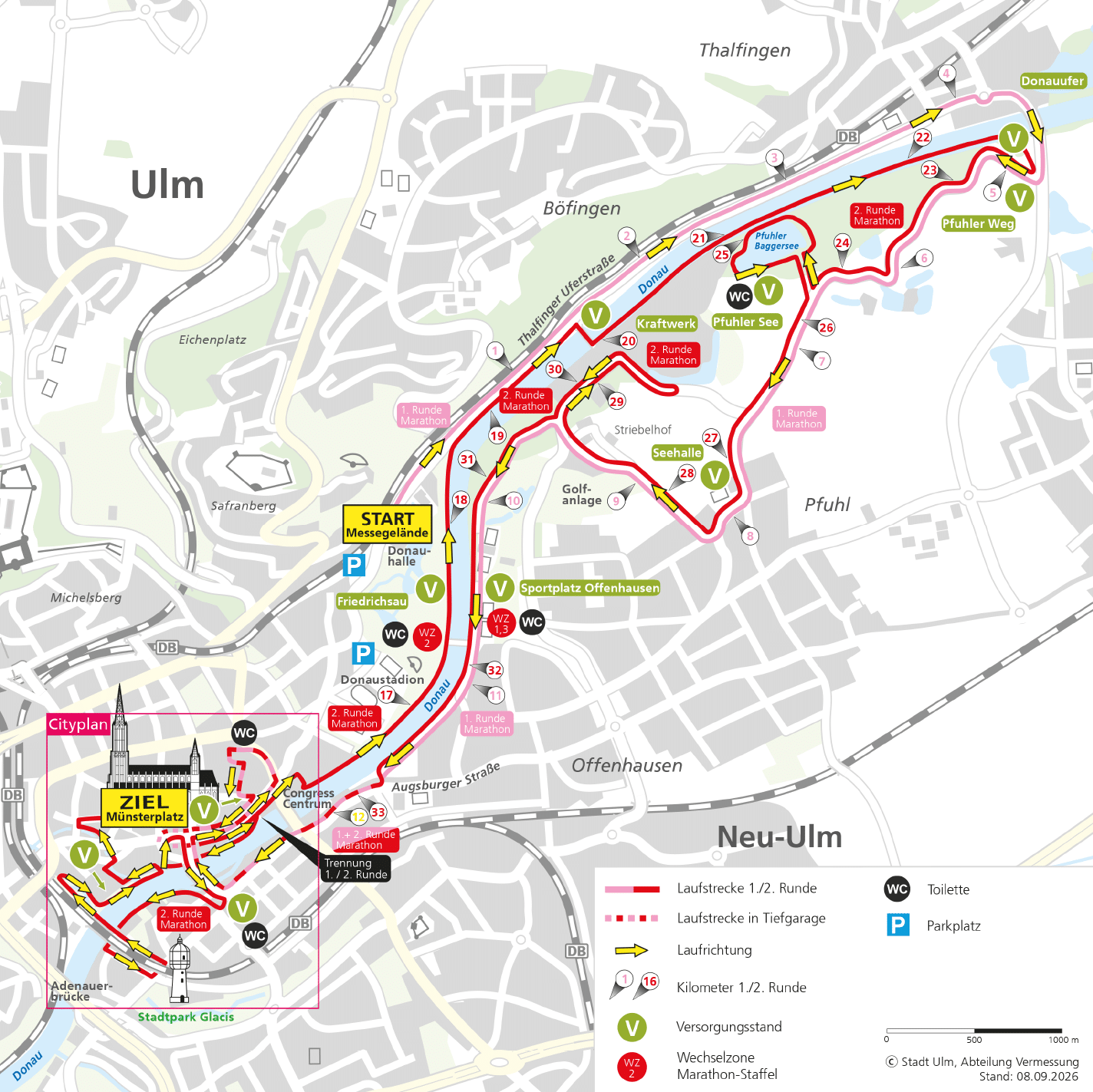 A detailed map showing the route of a marathon with marked start and finish points, water stations, restrooms, and key landmarks along the course in an urban and park area. Beschreibung von KI generiert