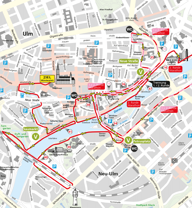 A detailed map showing the route of a marathon through the streets of Ulm, Germany, highlighting key landmarks, parking areas, and the finish line at M nsterplatz. Beschreibung von KI generiert